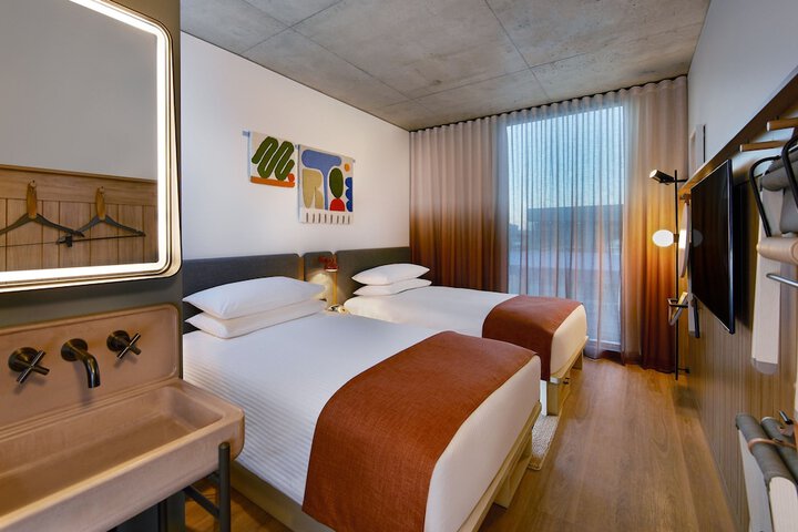 Room 27 of 78