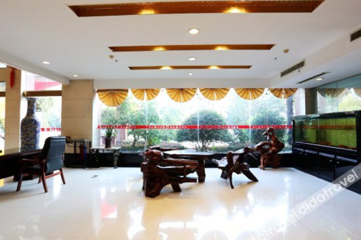 Guiyuan Holiday Hotel