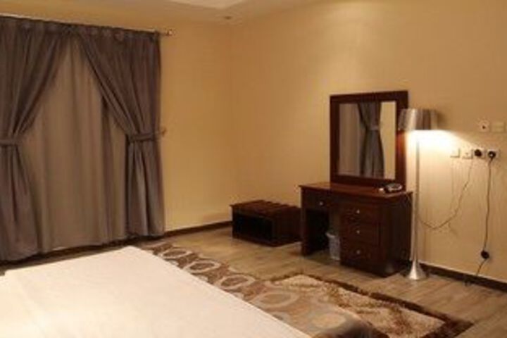 Room 5 of 82