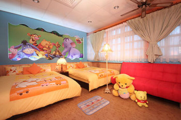 Room 4 of 16