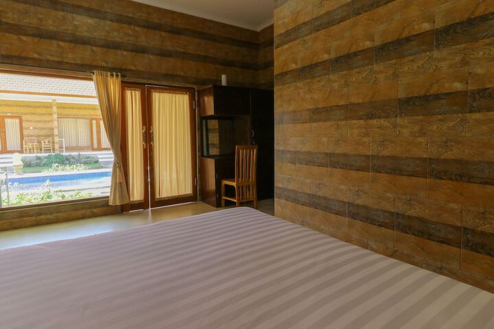Room 9 of 34