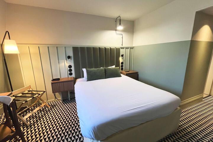 Room 65 of 145