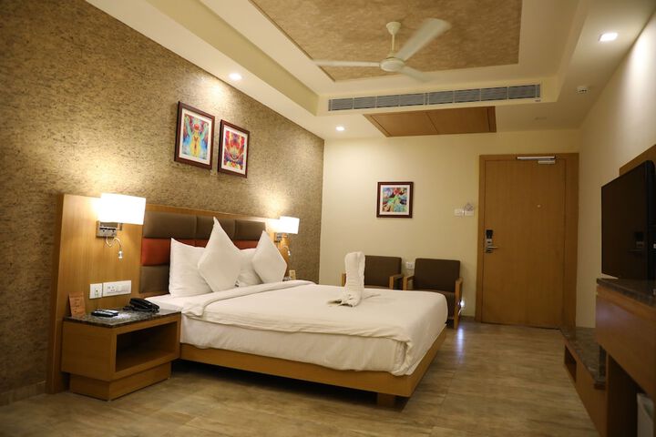 Room 4 of 37