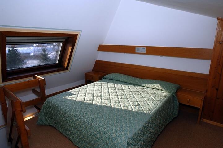 Room 6 of 50
