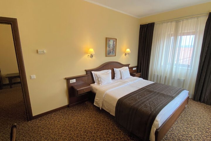 Room 10 of 74