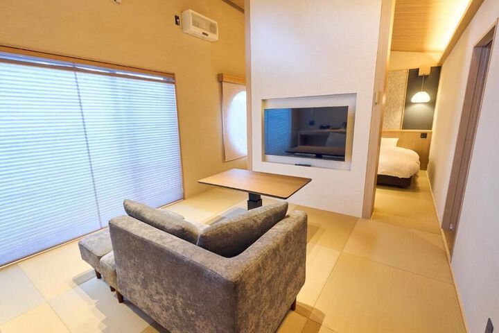 Room 2 of 55