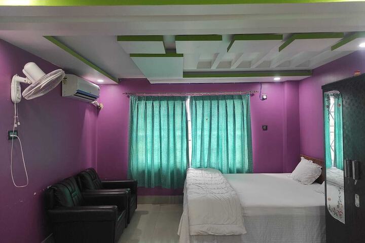 Room 8 of 18
