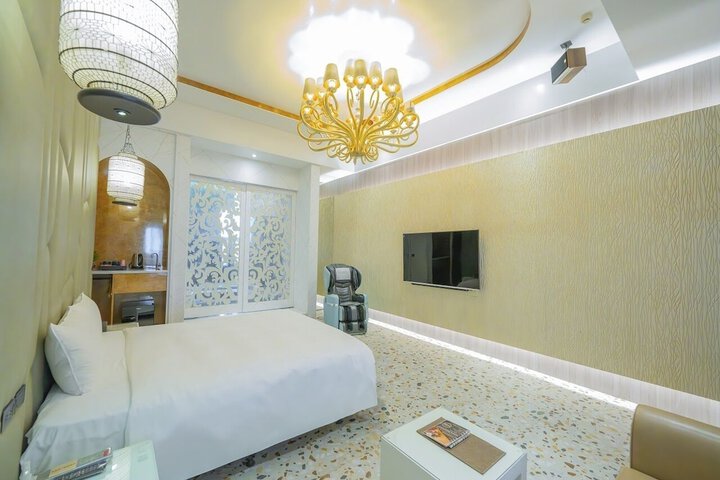 Room 72 of 91