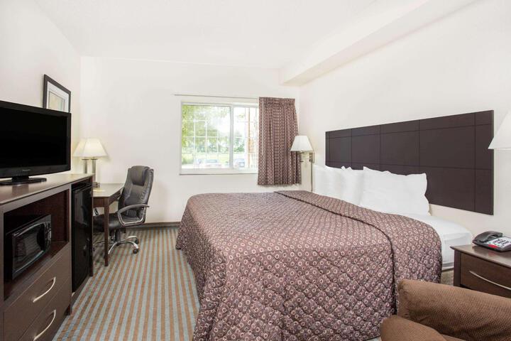 1 King Bed (9 of 10)