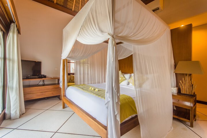 Room 2 of 12
