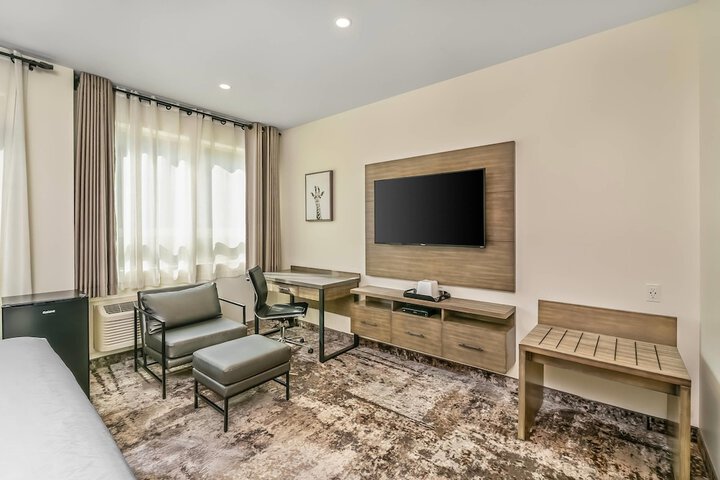 Room 8 of 43
