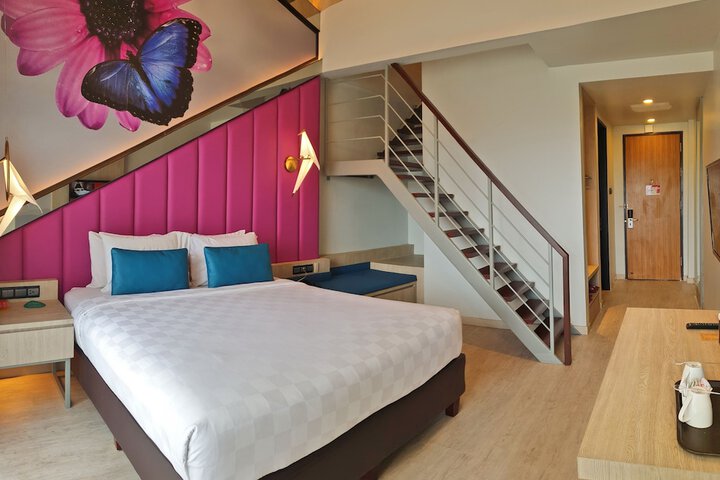 Room 7 of 18