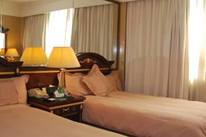 Room 3 of 8
