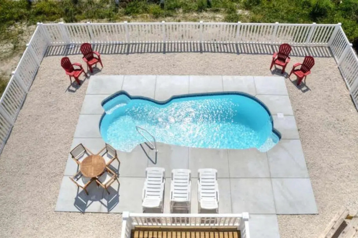 Pool 12 of 21