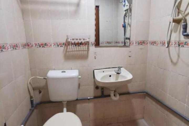 Room 18 of 25