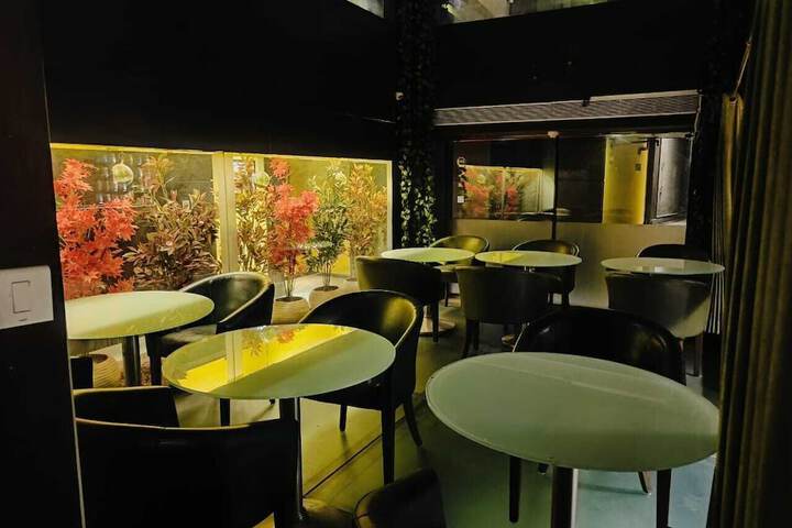 Dining 27 of 43