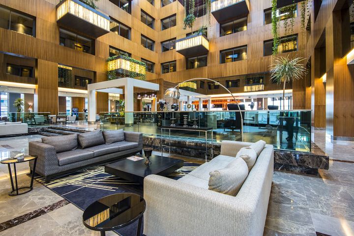 Entrance & Lobby
