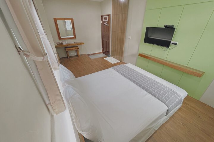 Room 9 of 42