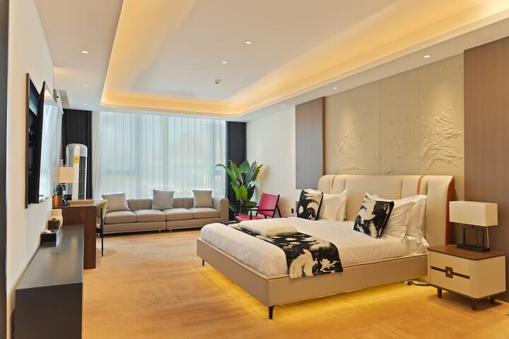 Room 35 of 148