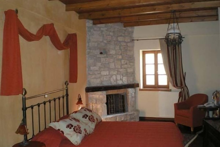 Room 9 of 10
