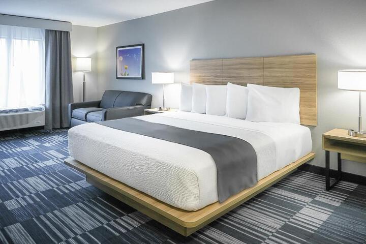 1 King Bed (1 of 4)
