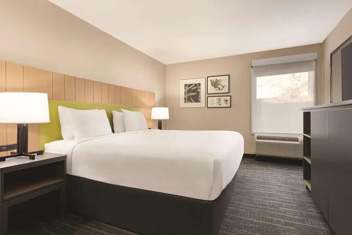 1 King Bed (7 of 11)