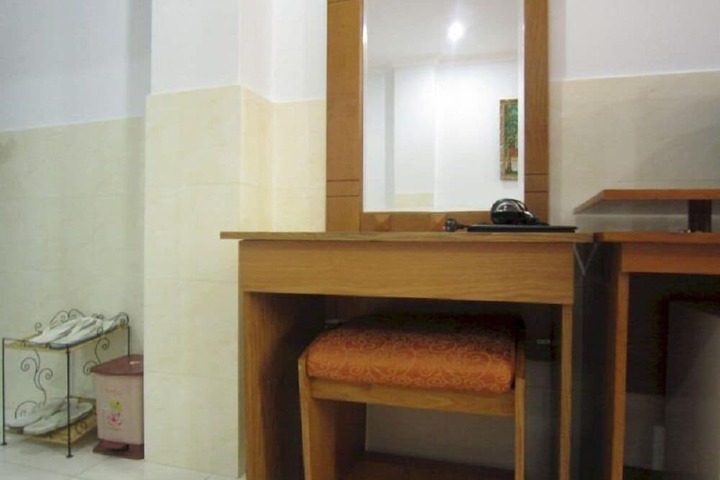 Room 11 of 24