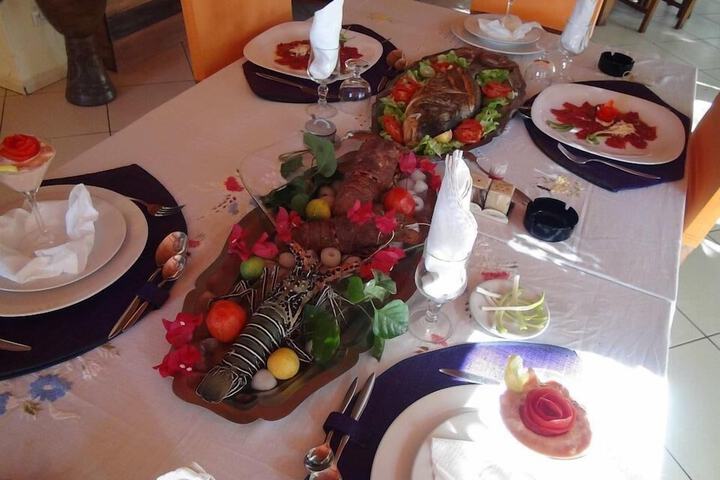 Dining 36 of 48