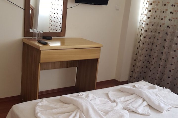 Room 32 of 66