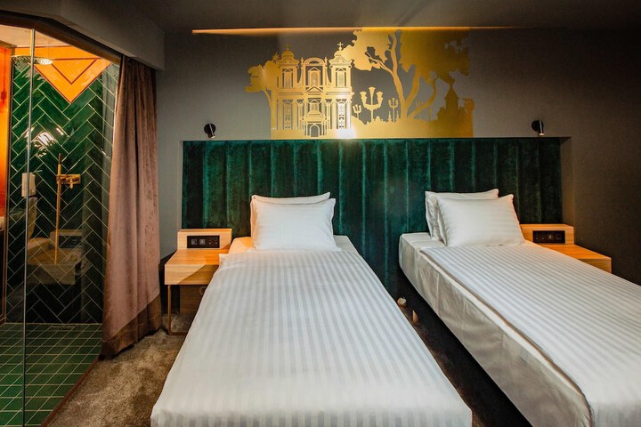 Room 43 of 103