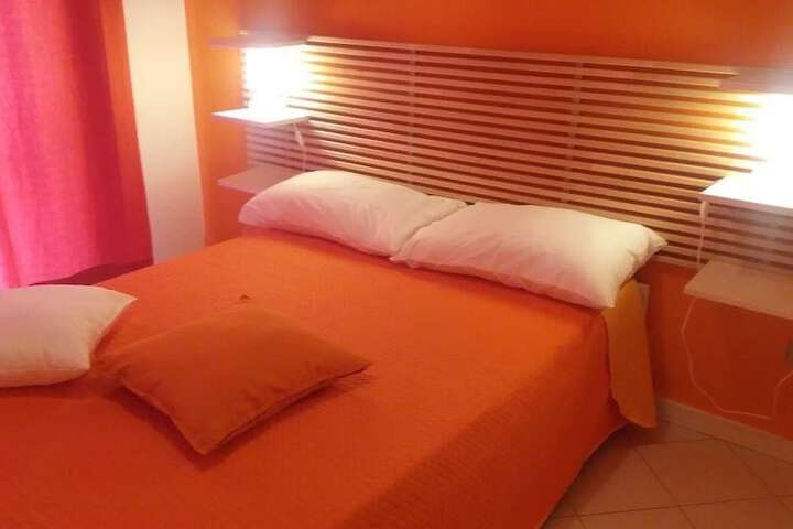 Room 4 of 17