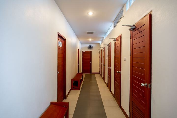 Ballroom/Hall 17 of 21