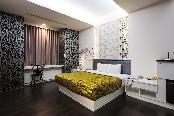 Room 16 of 51