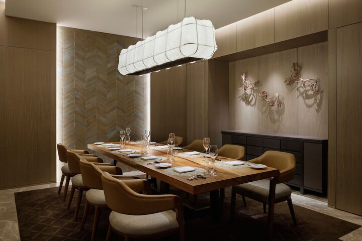 Dining 68 of 98