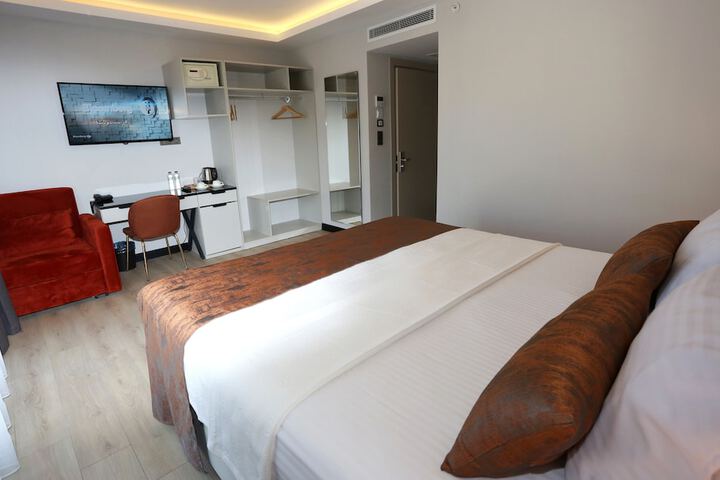 Room 14 of 29