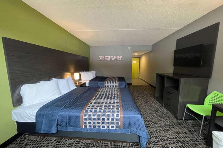 2 Queen Beds Deluxe (17 of 19)