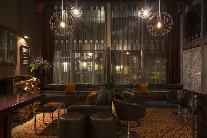 Lounge 29 of 35