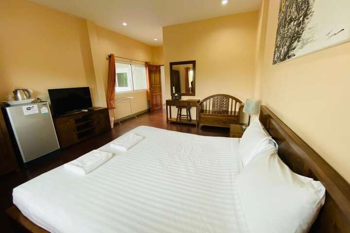 Room 25 of 152