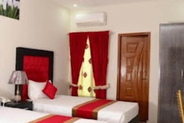 Room 4 of 5