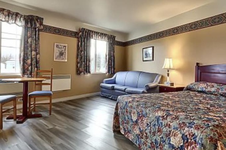 Room 8 of 18
