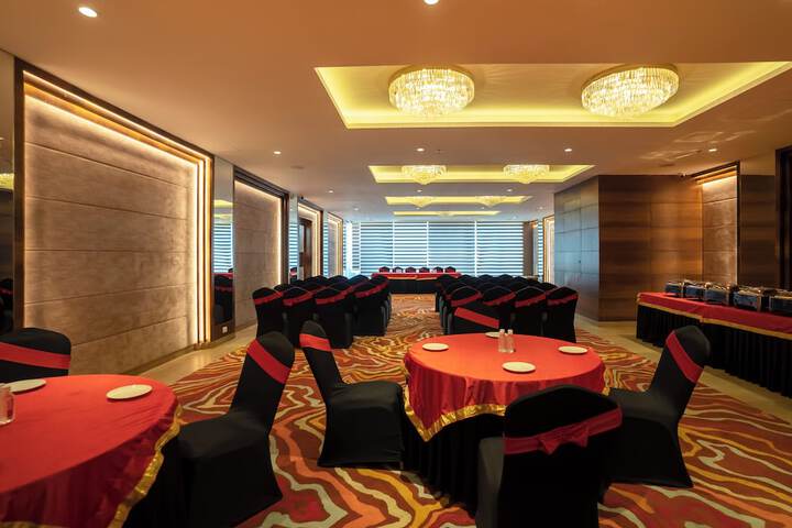 Ballroom/Hall 46 of 60