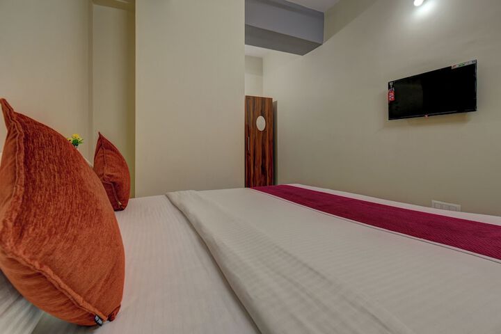 Room 10 of 16
