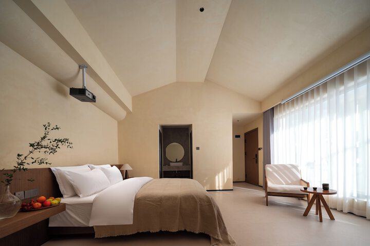 Room 44 of 80