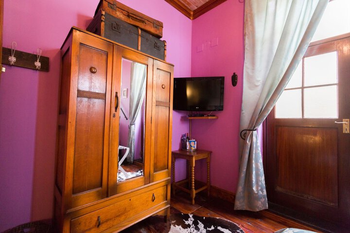 Room 11 of 32