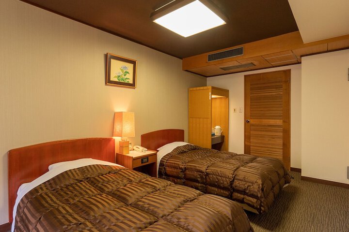 Room 27 of 46