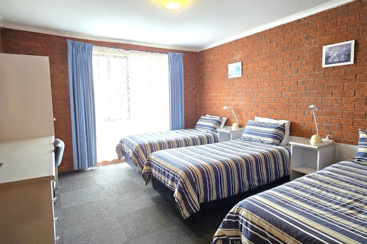 Room 6 of 35