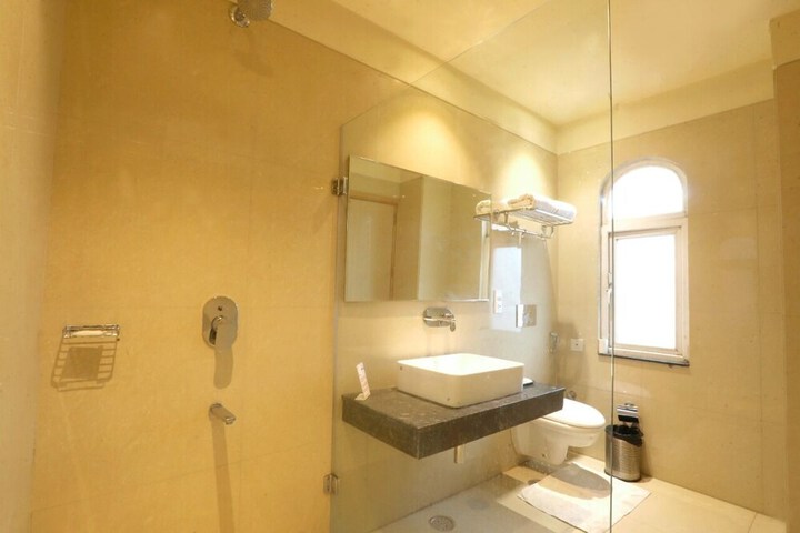 Room 9 of 15