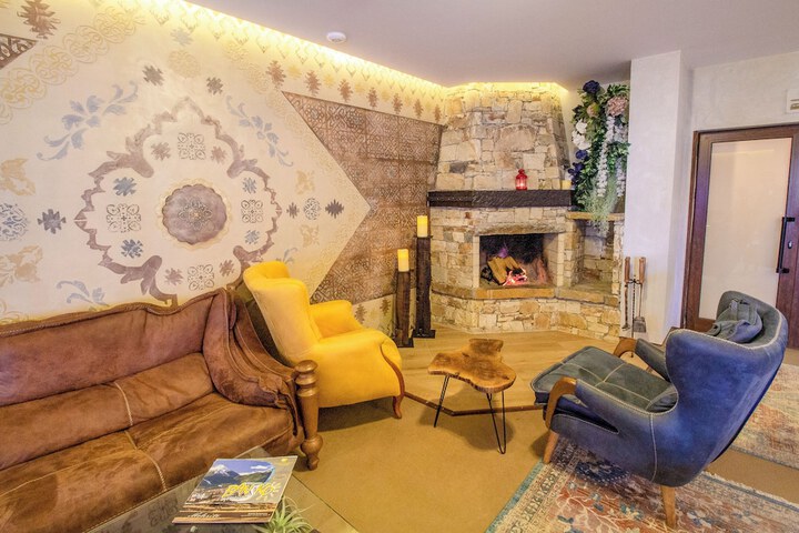 Lounge 49 of 67