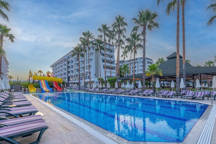 Pool Hotel