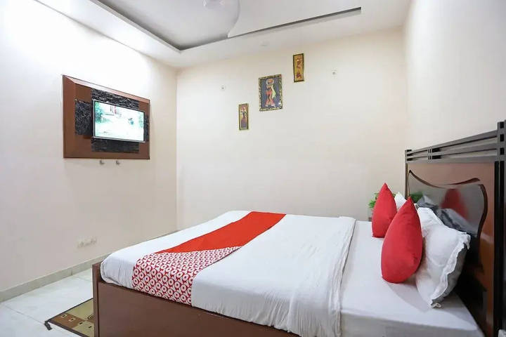 Room 4 of 23